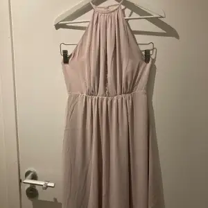 Lila klänning med spets Från H&M Storlek 34