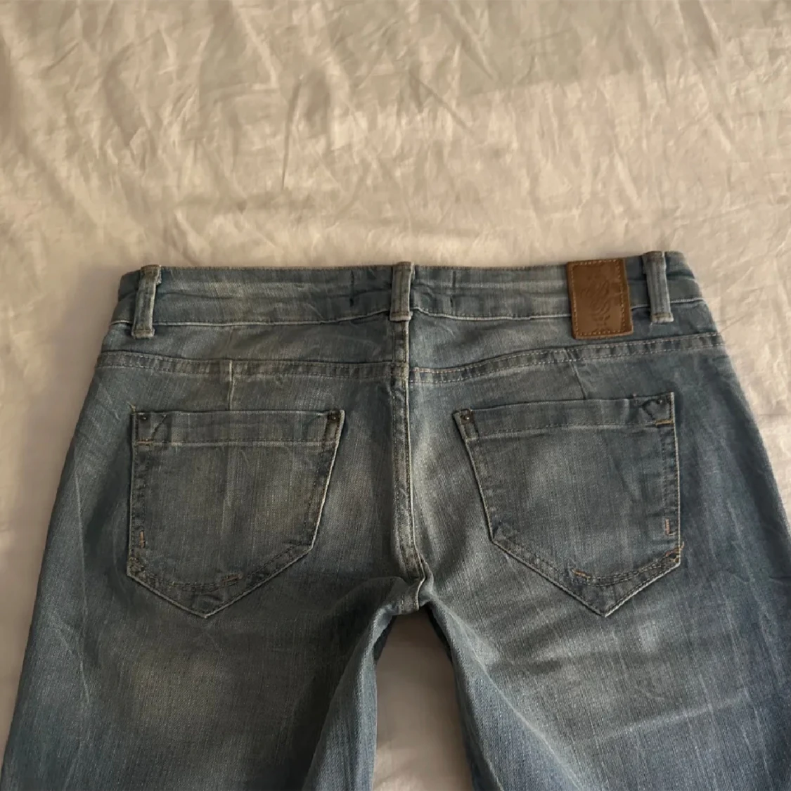 lågmidjade bootcut jeans  - 91