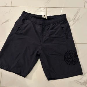 Stone island badbyxor - Storleken står inte men är som Xs eller S Knappt använda. Bra skick 