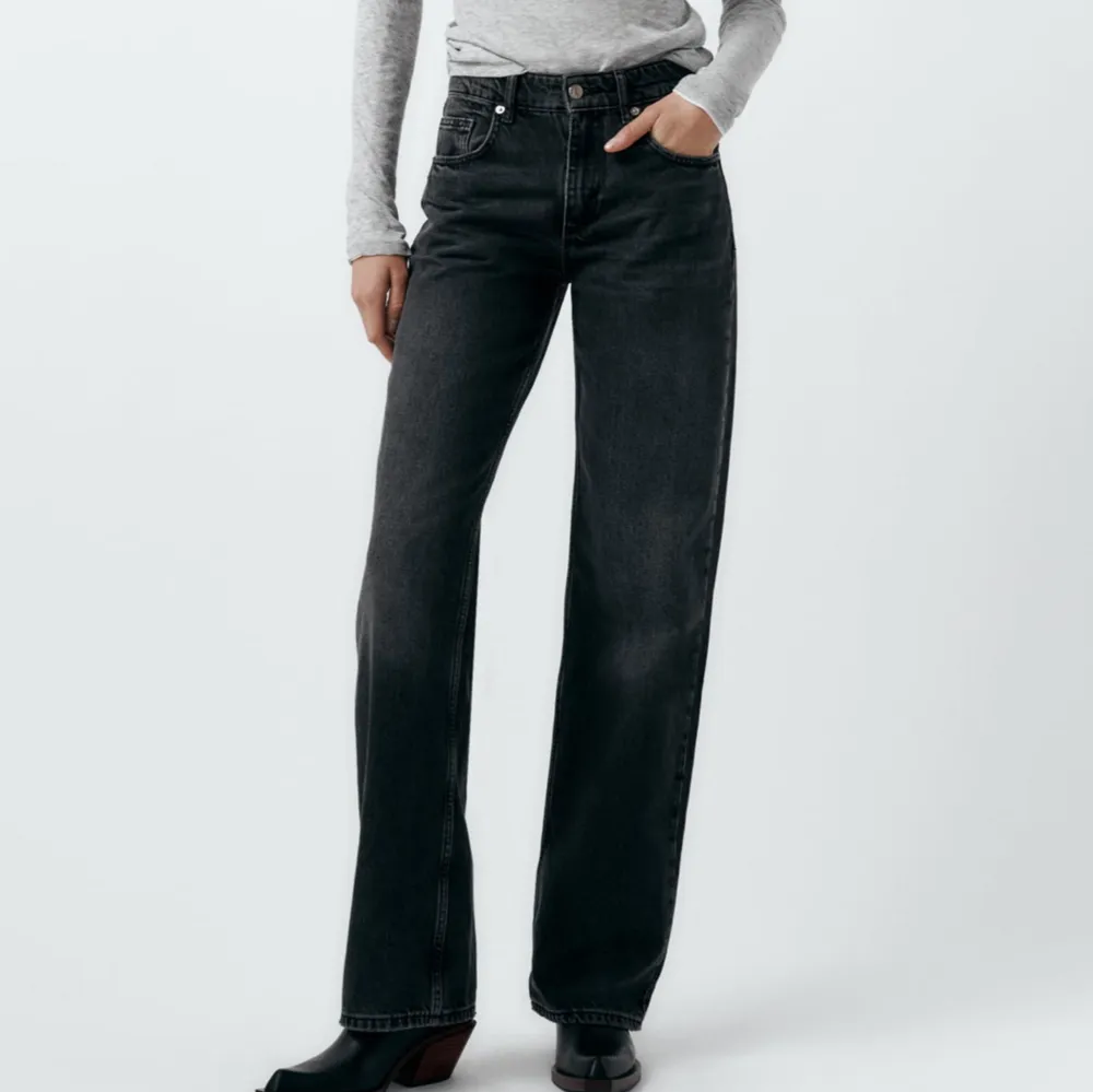 Vida jeans från Zara i fint skick. Jeans & Byxor.