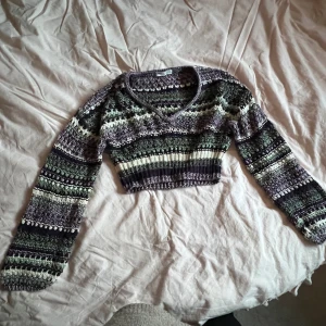 Stickad tröja - Skriv för fler bilder!