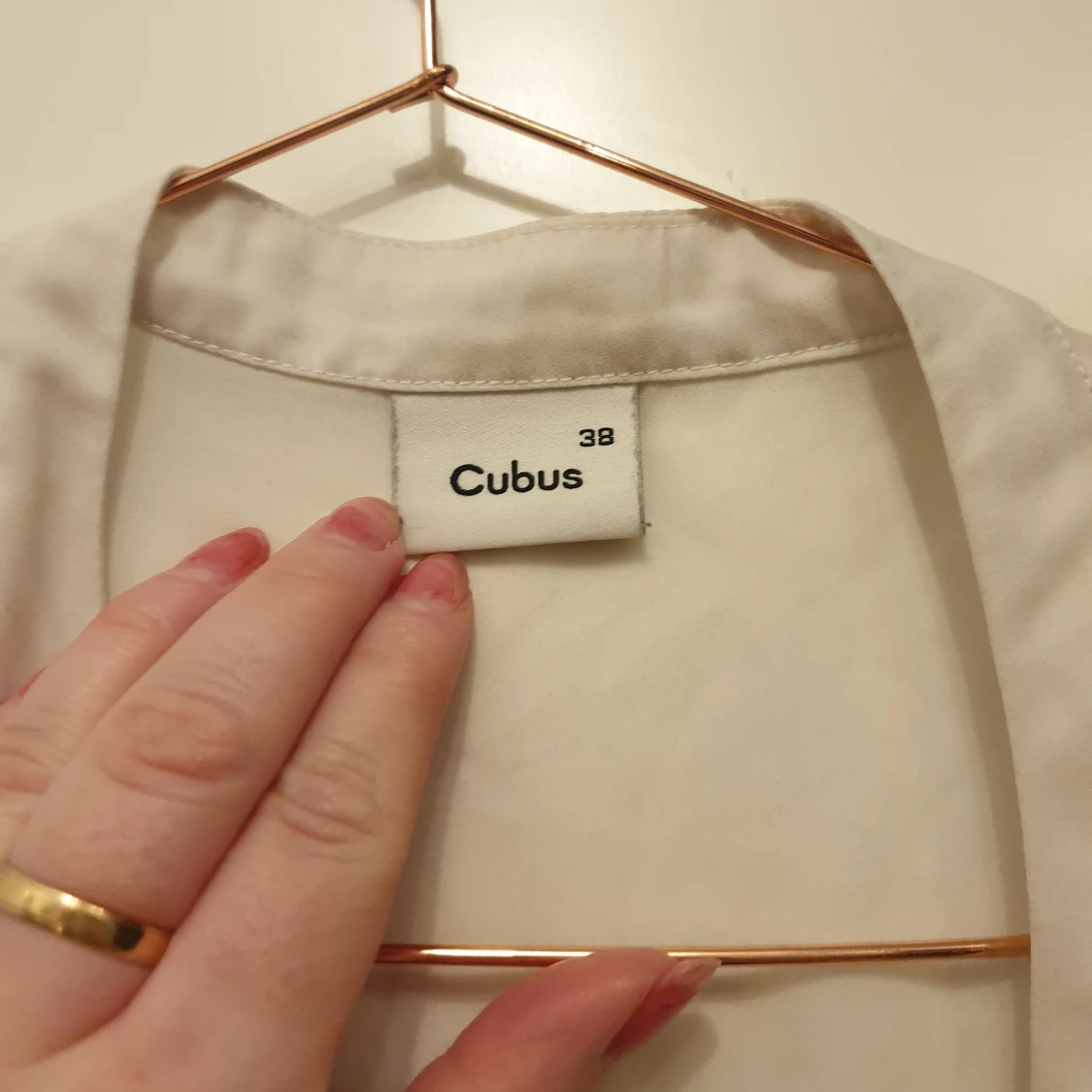 Fin vit sommrig blus från cubus - 90