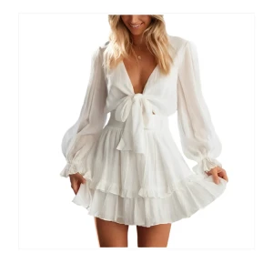 Student/sommar klänning  - Jätte fin sommar/student klänning med prislappen kvar och enbart testad 1 gång. Storlek S🌸🩷