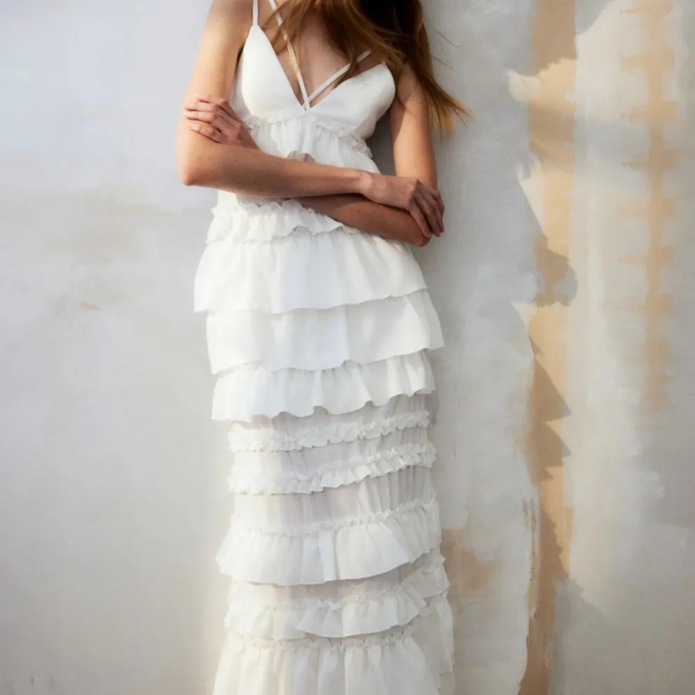 Perfekta vita klänningen inför sommaren. Slutsåld! . Klänningar.