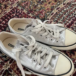 Silver Converse  - Silvriga korta converse