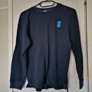 Långärmad tröja från cubus - Tröjan är i bra skick, möjligtvis lite blekt i tyget vid sömmar (se bild).