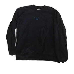 MÖRKBLÅ TJOCKTRÖJA - Hur skön som helst + snygg passform ! 