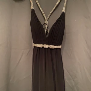 bal klänning - storlek S. den är ny jätte fin bal klänning 