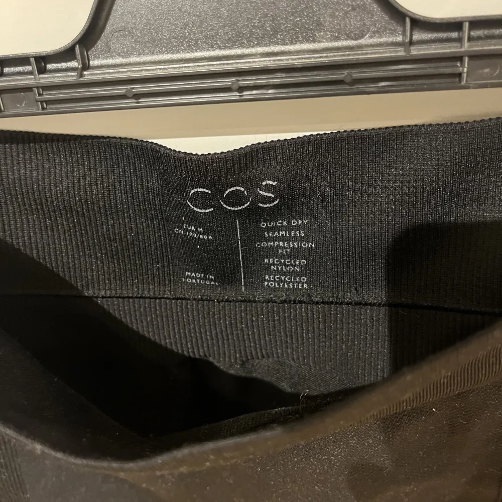 Tights från COS som nästintill aldrig är använda . Jeans & Byxor.