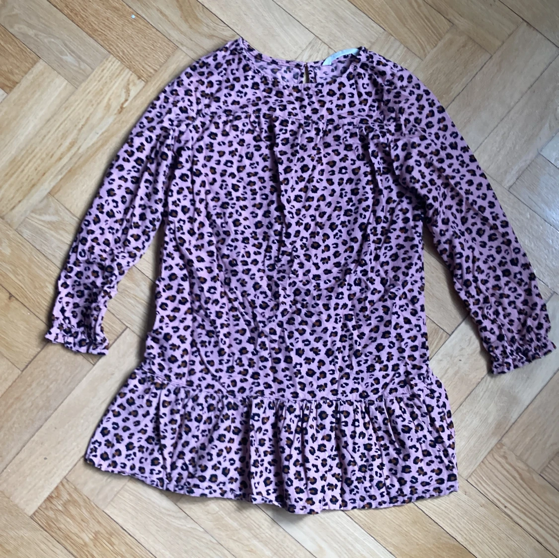 Rosa leopardkläning