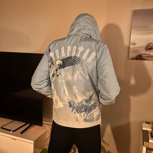 Trapstar vindjacka - Splitter ny jacka köpt för 2500kr ej min storlek. Pris går att diskuteras vid snabb affär