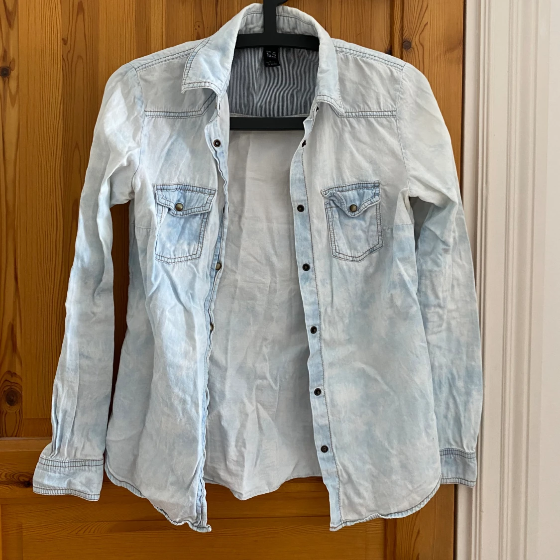 Ljusblå skjorta  - 91