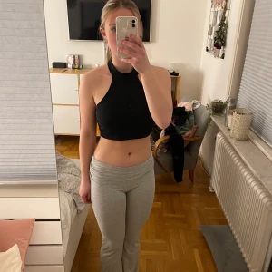 Svart crop top - Svart crop top i storlek S