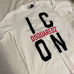 Dsquared 2 - Snygg tröja, aldrig använd