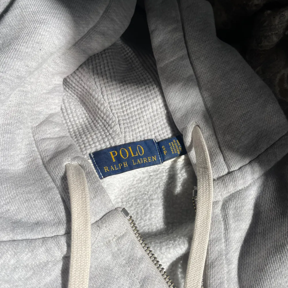 Ralph lauren zip hoodie i storlek s❤️ tecken på användning förekommer men inga fläckar eller synliga defekter. . Hoodies.