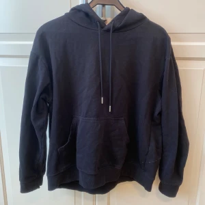 Svart over sized hoodie  - Svart snygg hoddie, nästan inte använd