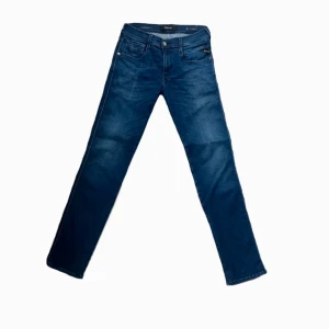 Replay jeans - Jeans från replay i modellen anbass slimfit hyperflex, som är i bra skick och är i storlek 28/30