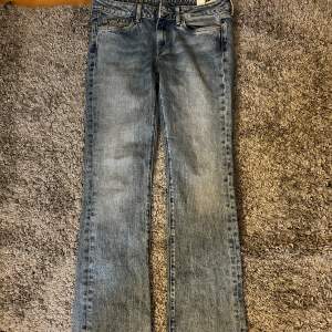 Low waist bootcut pepe jeans använda 2 ggr så nyskick i storlek W26/L32❤️har inga bilder på då de ej passar mig!