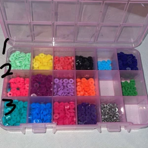 Olika sorts pärlpr - Här är lite olika färger man kan välja på! Raderna med färgerna som det står 1 på går till cancer fonden och raderna med nummer 2 går till att rädda djur. Rad nummer 3 är till valfritt☺️ 