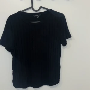 Ribbad T-shirt  - Stretchig ribbad T-shirt, mjukt material 