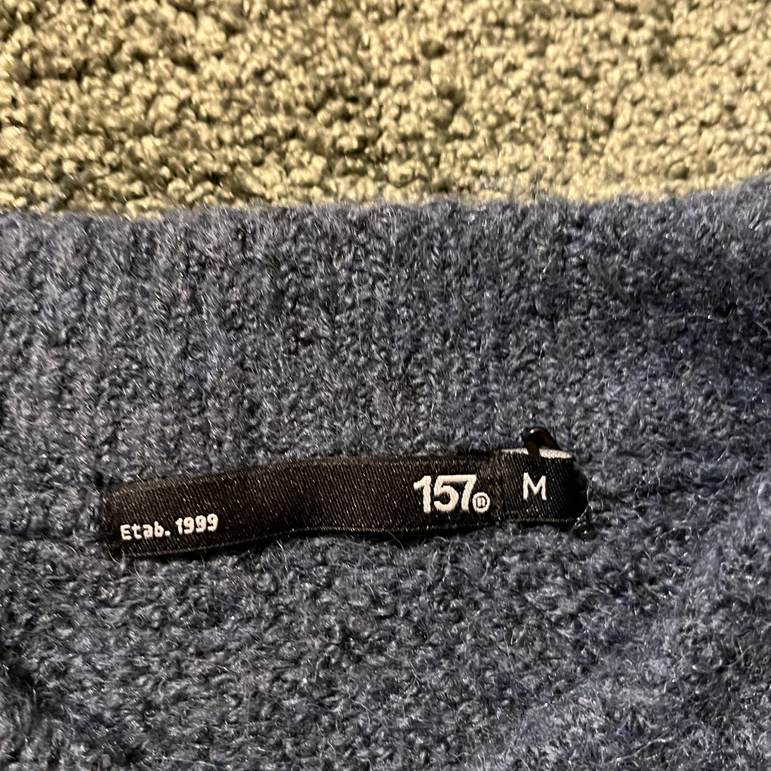 Mörkblå stickad  - 90