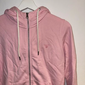 Kofta med luva - Fint skick 🩷