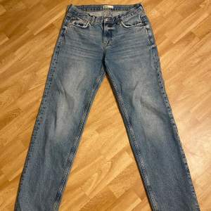 Jeans från Gina Tricot i storlek 36. Användt fåtal gånger. 