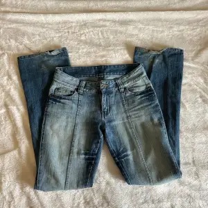 Lågmidjade jeans, midjemått 37cm🥰köpta second hand! 