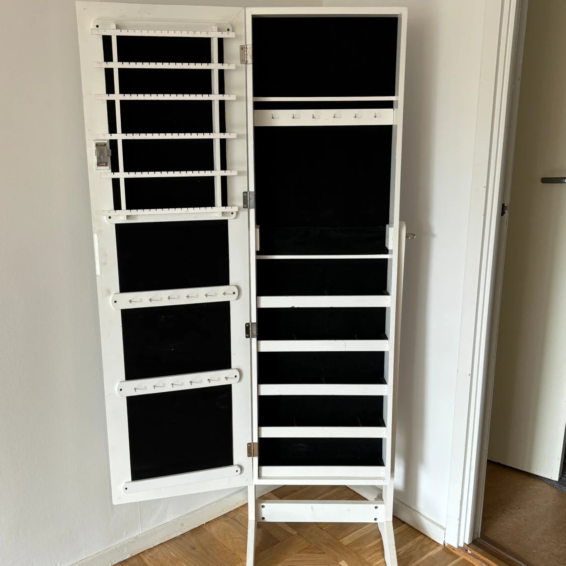 Smyckesgarderob  - 90