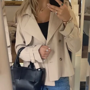 Trenchcoat  - Superfin, i princip oanvänd 