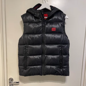 Hugo boss väst - Storlek s Fint skick 