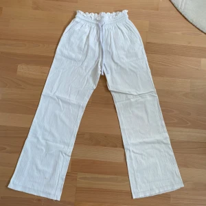 Roxyliknande linnebyxor - Köpta på plick. Vill bara bli av med dem så pris kan diskuteras💗 