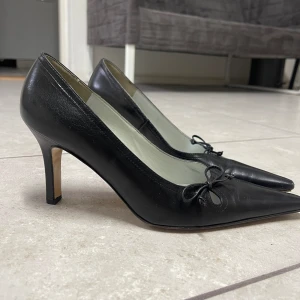 Pumps - ASsnygga klackskor från peter kaiser i strl 40! Säljer endast för att de inte kommer till användning tyvärr