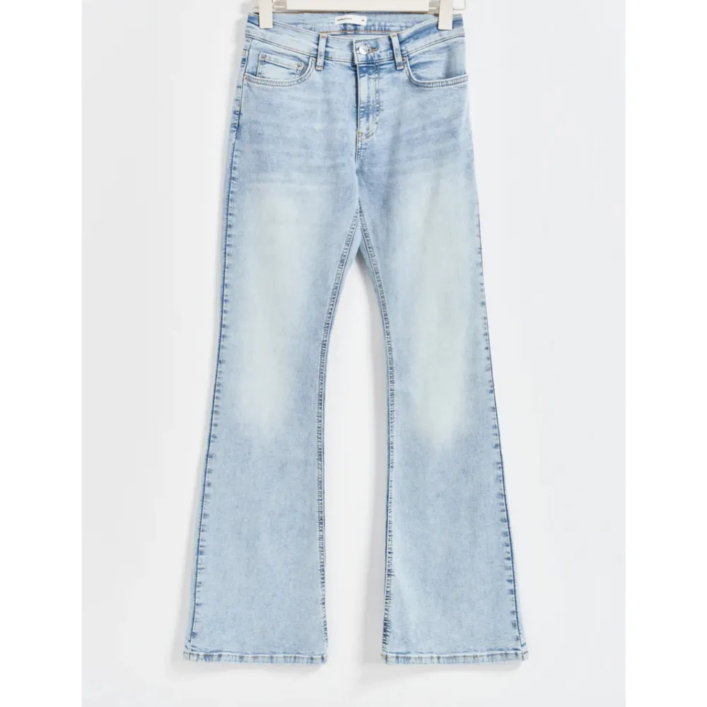 Säljer dessa Bootcut jeans från Gina tricot i längden petite. . Jeans & Byxor.