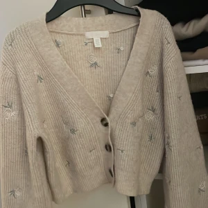 Stickad tröja  - st xs