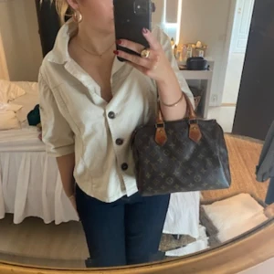 Topp - Skjort topp i en perfekt beige färg 🥰