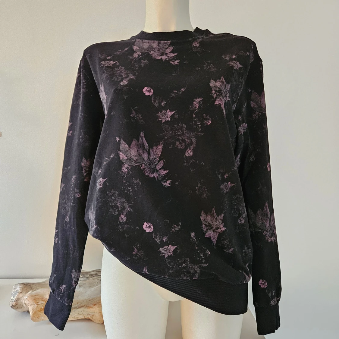 Svart sweatshirt crewneck med mönster - 90