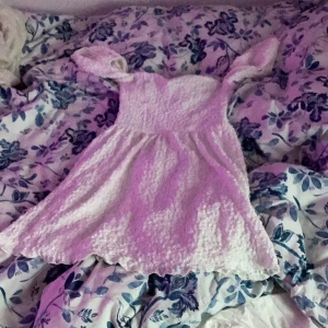 Klänning vit till sommar❤️ - Har inte andvänt än fast jag skulle den här sommaren men behövde sälja den