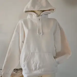 Vit hoodie från cubus, använd och tvättad 1gång.