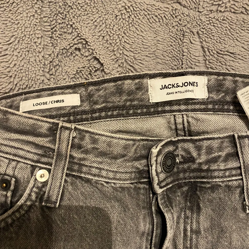 Ett par Snygga Jack & Jones byxor i storlek W 30 L 30 dem är i väldigt bra skit det finns inga synliga defekter. Priset kan diskuteras.. Jeans & Byxor.