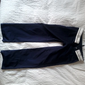 Byxor👖 - Jätte bra skick använda någon gång. Storlek 34 och väldigt bekväma! 