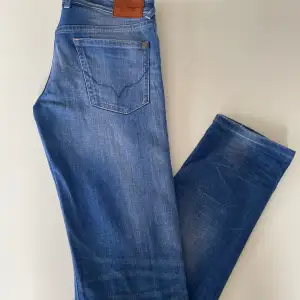 Säljer dessa snygga blåa pepe jeans för endast 299! Storlek: 32/32