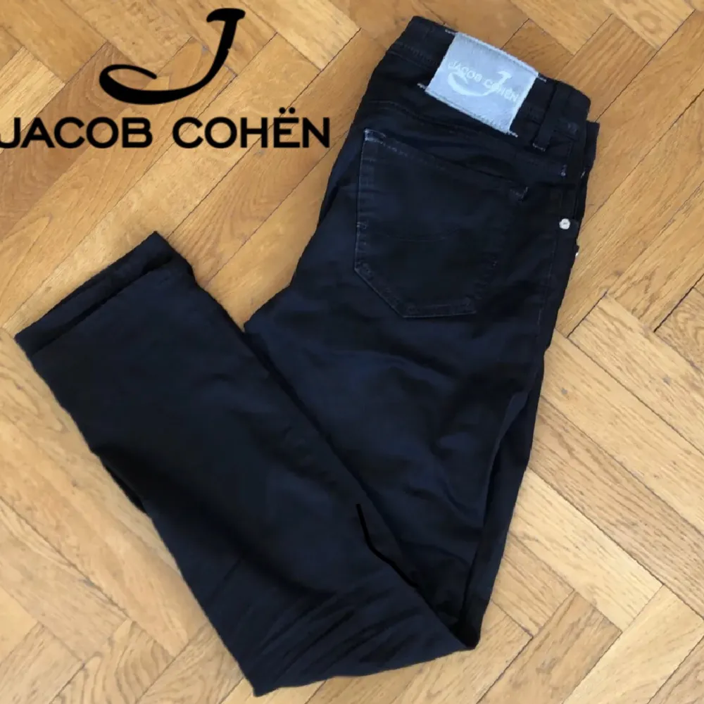 Säljer nu dessa svin feta jeans från Jacob Cohen i storlek 31. Nypris på dessa ligger runt 5000kr, mitt pris: 1099 Skicket är 8/10, de är sparsamt använda.  Hör av er vid fler frågor! Mvh Ivar. Jeans & Byxor.