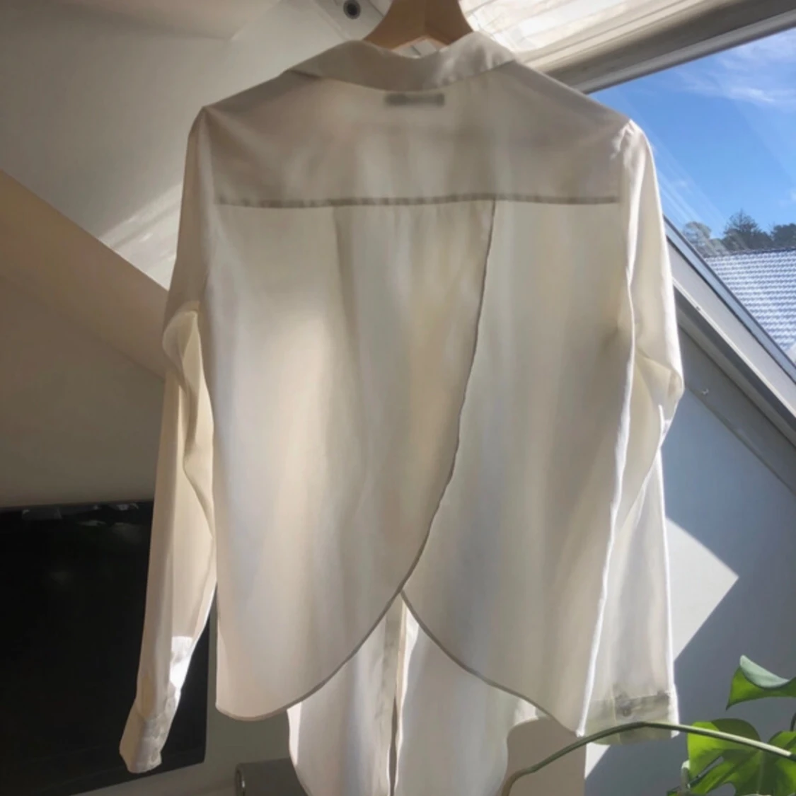 Skjortblus med ryggdetalj - 90