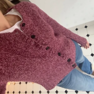 Stickad tröja från GANT - Använd ett fåtalgånger, är lite glittrig i färgen. Väldigt söt! 💘