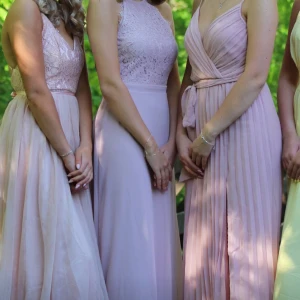 Balklänning  - Fin ljusros/lila balklänning, endast använd 1 gång!💞