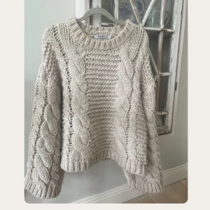 Stickad tröja NAKD - Super fin💕💕 lite liknande tröjor som Lojsan Wallin har
