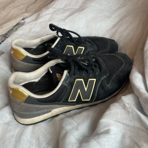 Newbalance  - Använda skor från New balance. Fattas sula i 
