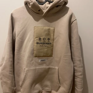 Burbbery hoodie  - En fin Bech burbbery hoodie ganska unik inga problem stilig skön populär 