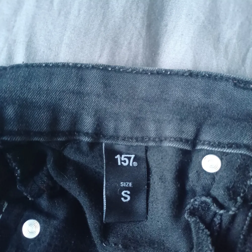 Två par jeans från Lager 157, båda samma storlek med stylen Snake  60/st men 100 för båda. Jeans & Byxor.